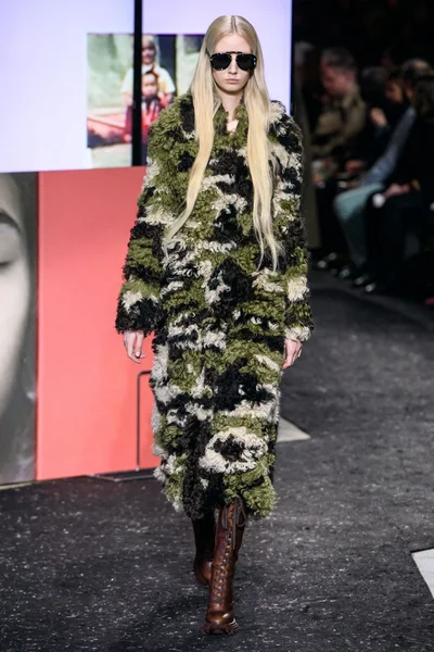 Look 35